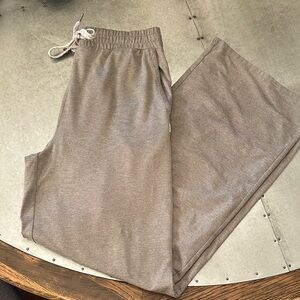 Vuori Halo Essential Wideleg  Pant, S, Laurel Heather